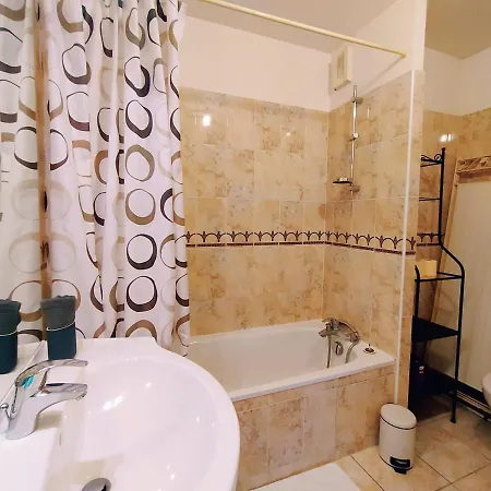 La Baignade De Montaigu, Piscine Et Garage Couvert *