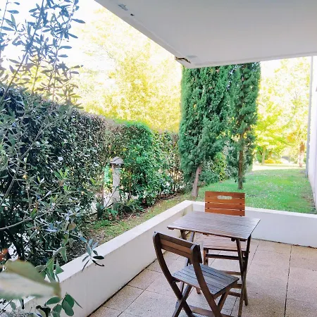 La Baignade De Montaigu, Piscine Et Garage Couvert