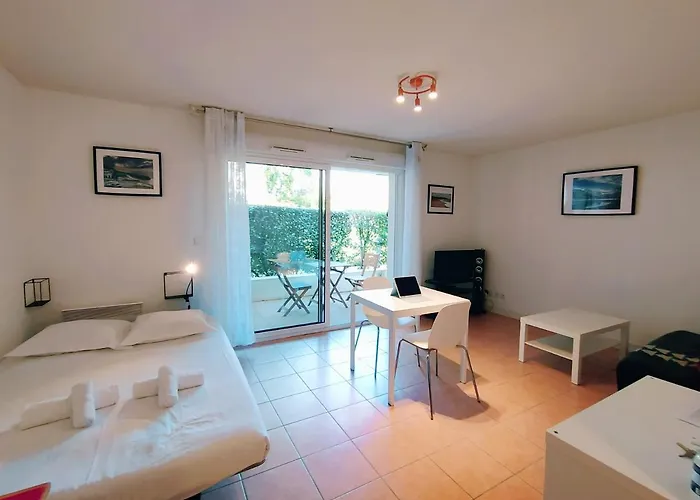 La Baignade De Montaigu, Piscine Et Garage Couvert Apartment